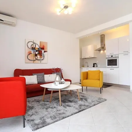 Apartment With A Parking Space Mastrinka, Ciovo - 23789