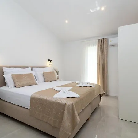 With Parking Space Mastrinka - Ciovo - 23789 شقة *